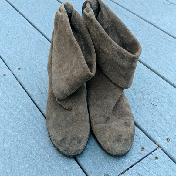 Cute slouchy BCBG real suede boots, size 9.5 - Picture 4 of 6